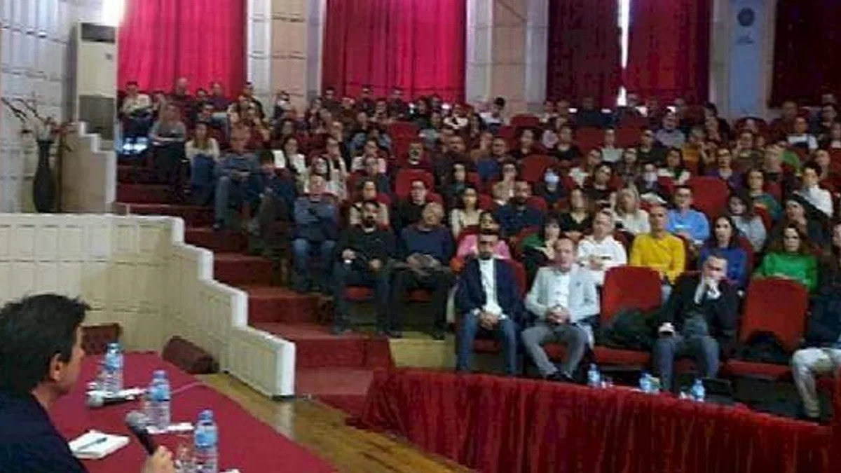 İzmir İl Milli Eğitim Müdürlüğünün "Afet Sonrası Okulda Ruh Sağlığı" Konferansı Gerçekleştirildi
