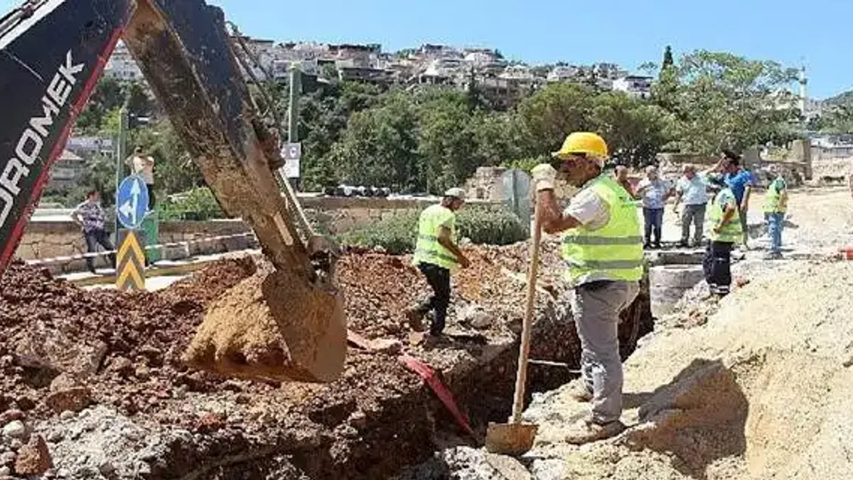 Finike Kanalizasyon Şebeke Hattı inşaatında sona gelindi