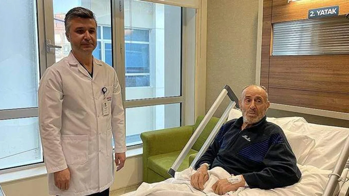 Ameliyattan 25 yıl kaçan hastadan 750 gram prostat çıktı