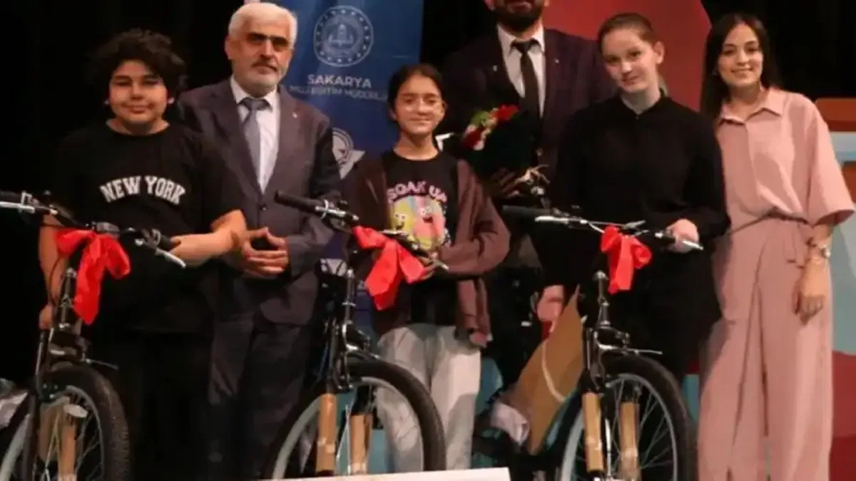Sakarya'da bilim çocukları ödüllerine kavuştu