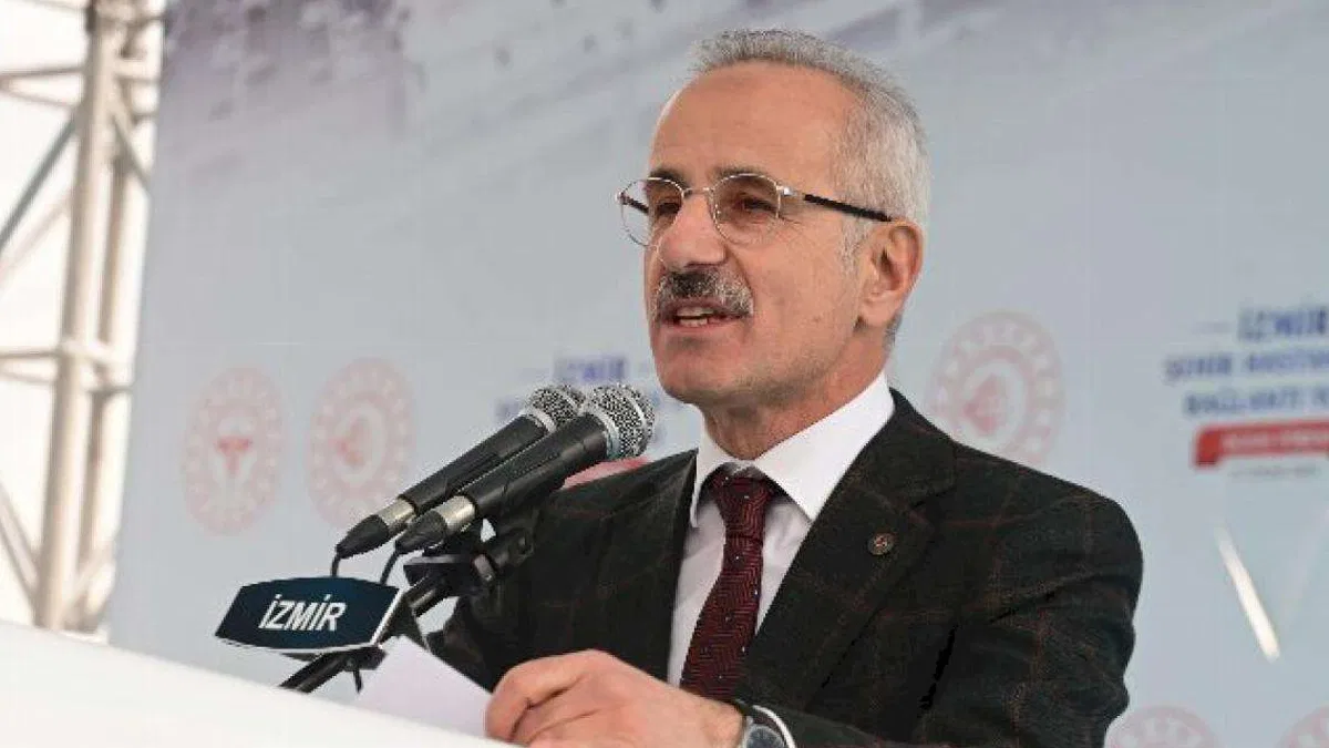 Bakan Uraloğlu'ndan İzmir'e 'hızlı tren' mesajı