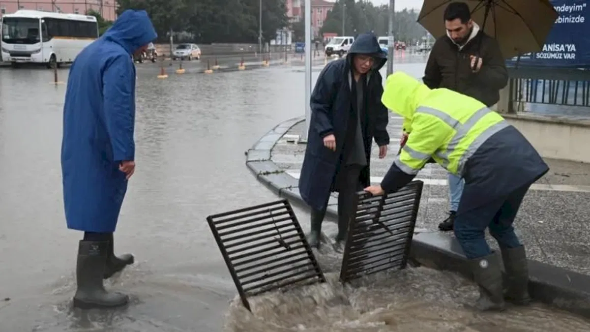 Manisa'da MASKİ ekipleri sağanak dolayısıyla sahada