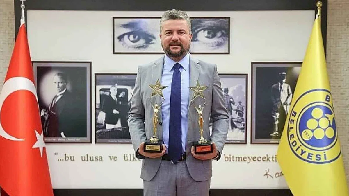 Buca Belediye Başkanı Görkem Duman'a iki ödül birden