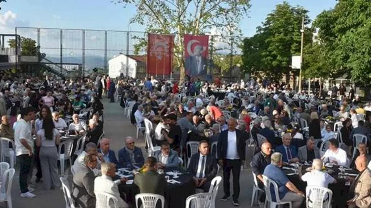 Bursa'da 157 yıllık çınar Tophane MTAL mezunlarını buluşturdu