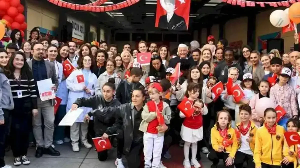 Beşiktaşlı sporcu ve ünlülerden çocuklara moral veren ziyaret