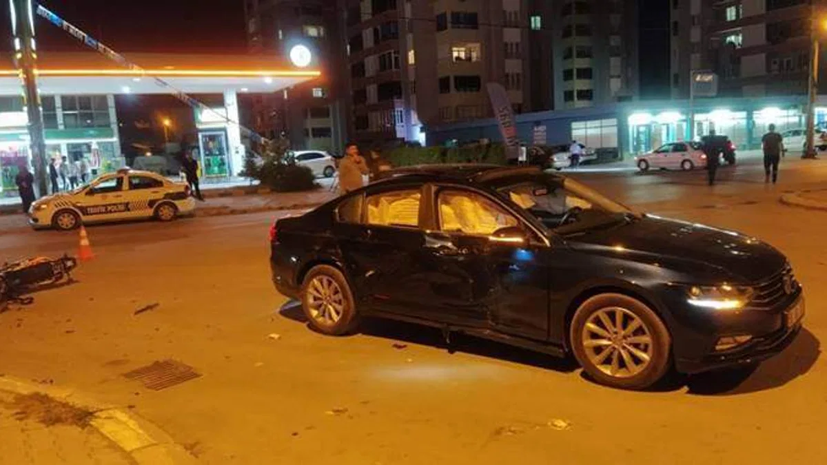 Şarkışla'da otomobille çarpışan motosikletin sürücüsü yaralandı