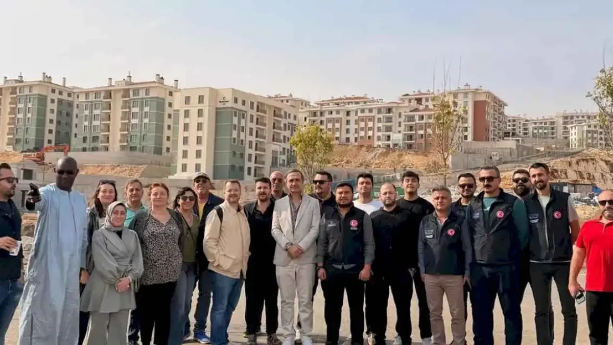 Uluslararası gazeteciler afet şehirlerinde asrın inşasına hayran kaldılar