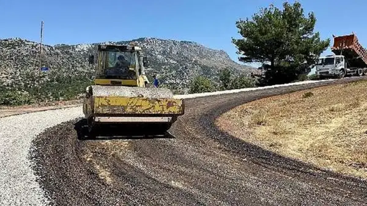 Antalya Büyükşehir kırsalda asfalt seferberliğini sürdürüyor
