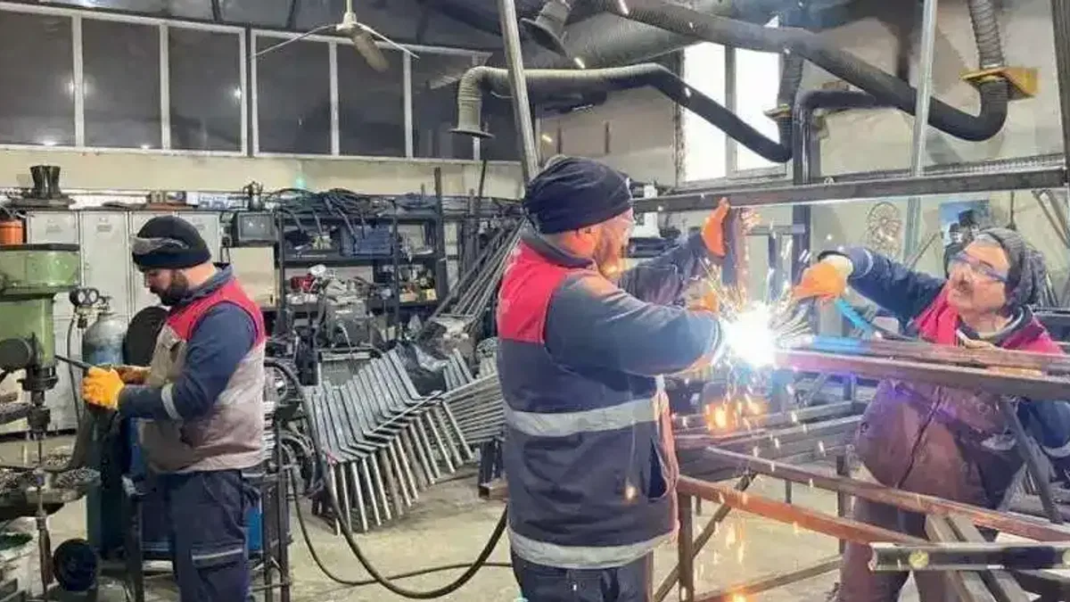 Ordu Büyükşehir Belediyesi park mobilyalarını kendi üretiyor