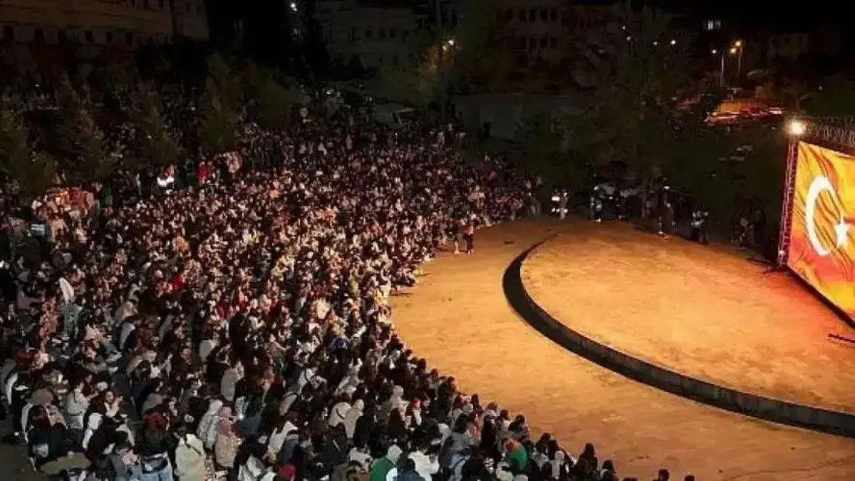 Açık havada Gülen Gözler keyfi