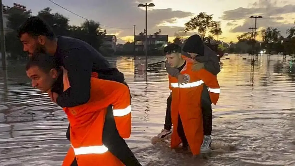 Büyükşehir ekipleri Manavgat'ta vatandaşın yanında