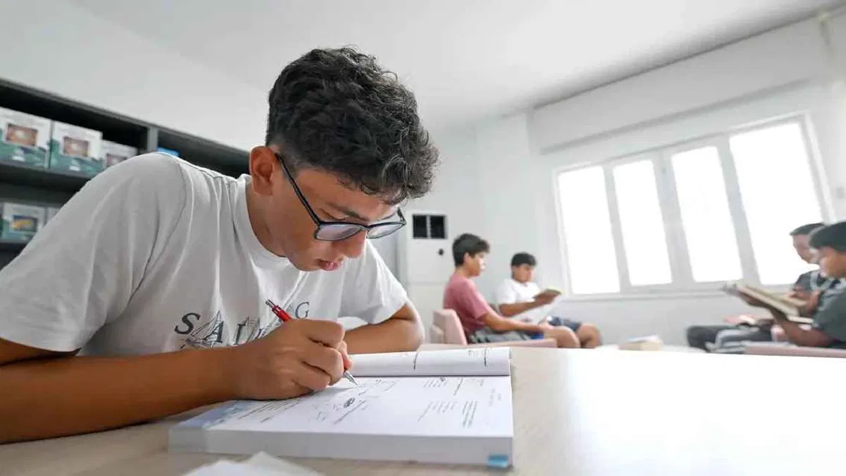 Mersin Aydıncık okuma salonu öğrencilerin gözdesi