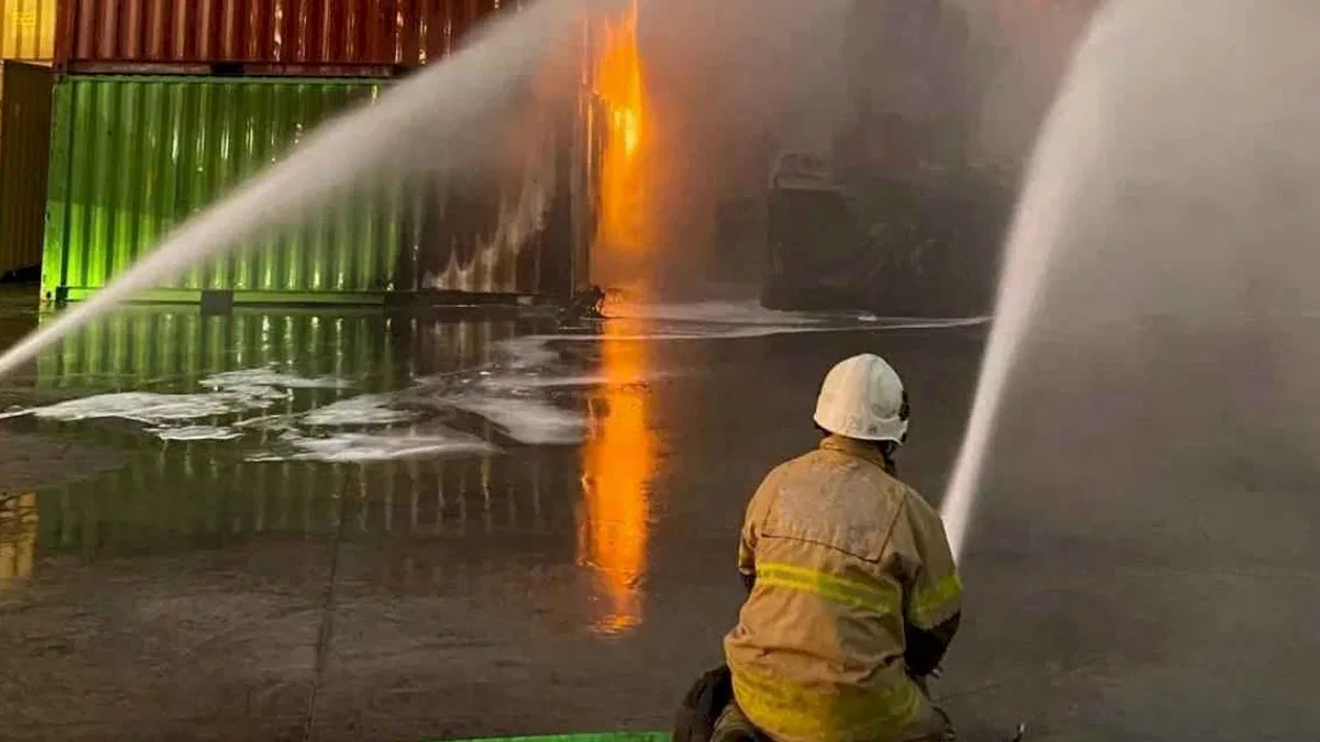 İzmir İtfaiyesi, Aliağa’da büyük felaketin önüne geçti