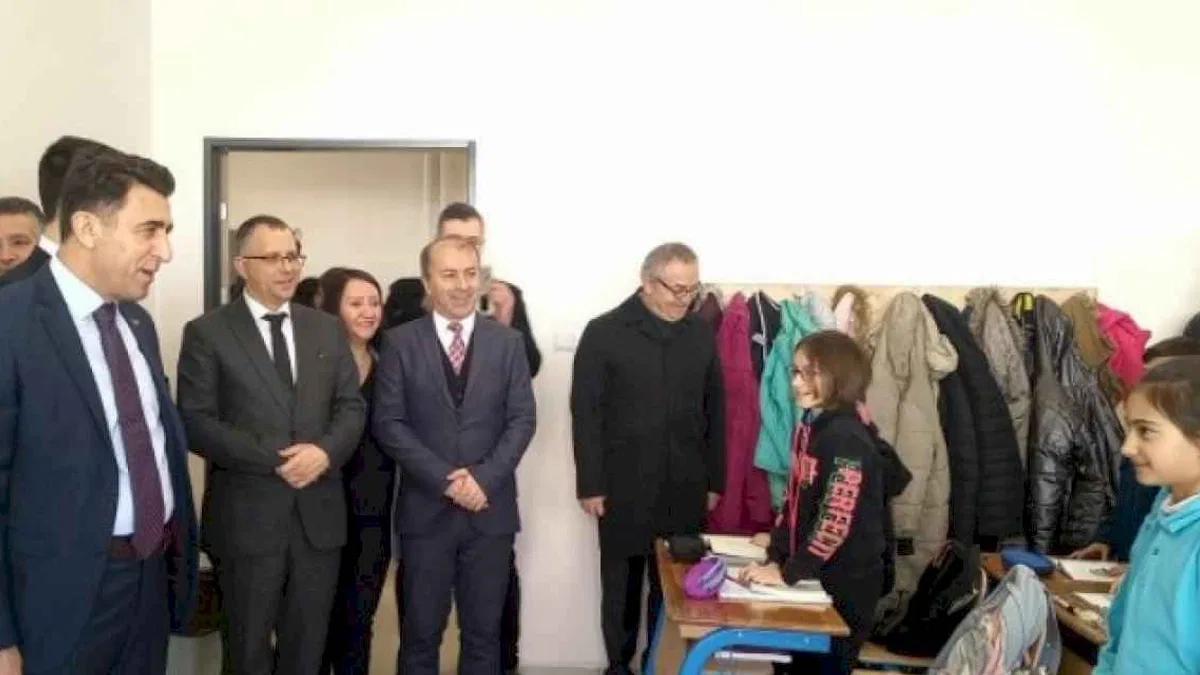 Öğrenciler ilk dersi Bilecik protokolü ile yaptı