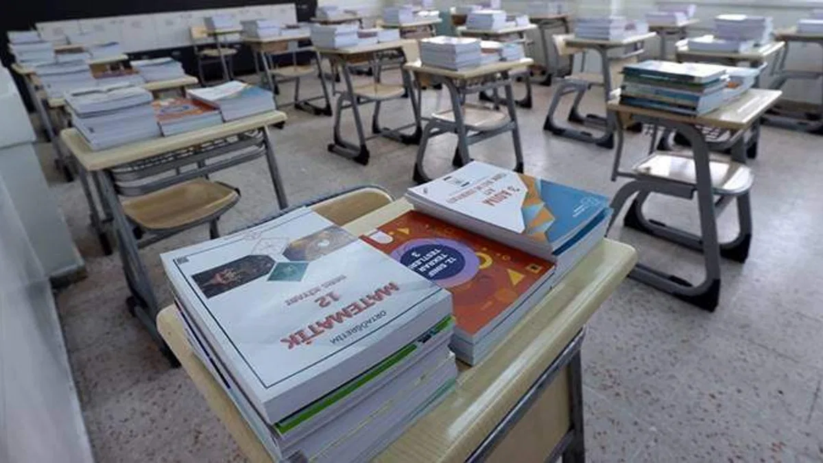 Ücretsiz yardımcı kaynaklar, ilk kez ders kitaplarıyla birlikte sıralarda olacak