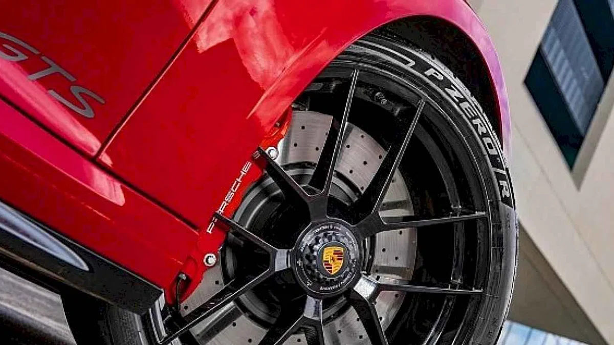 Pirelli, İlk Hibrit Motorlu Yeni Porsche 911 GTS'nin Ekipmanı Oldu