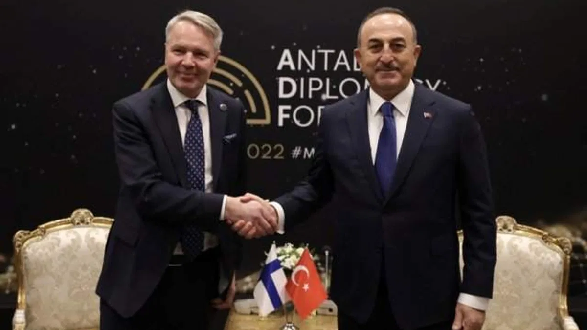 Çavuşoğlu, Finlandiyalı mevkidaşı Haavisto ile telefonda görüştü