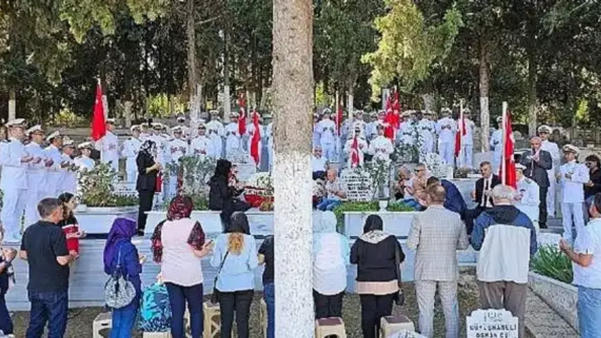 Şehit Deniz Akdeniz Gölcük'te Kabri Başında Dualarla Anıldı