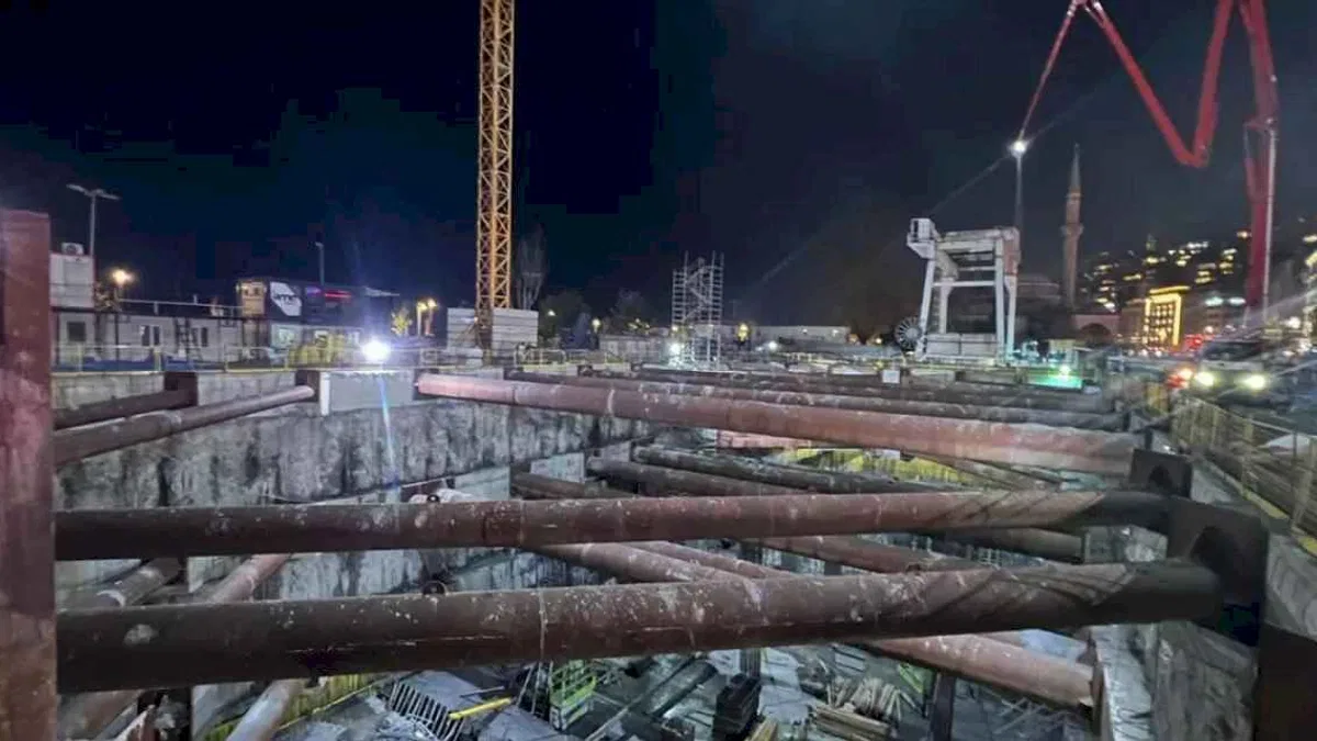 İstanbul Kabataş metro şantiyesinde iskele çöktü! 5 işçi mahsur kaldı