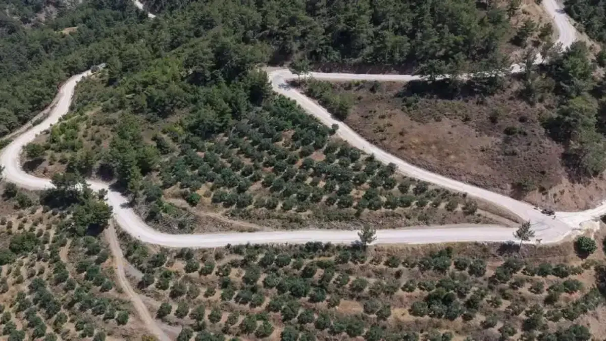 Mersin Büyükşehir Silifke’de son stabilize yolu asfaltladı