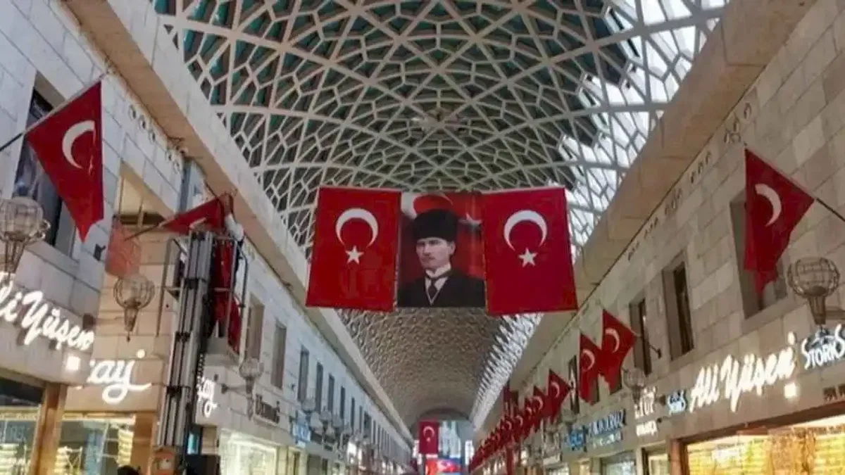 Bursa kapalı Çarşı Cumhuriyet coşkusuna hazır