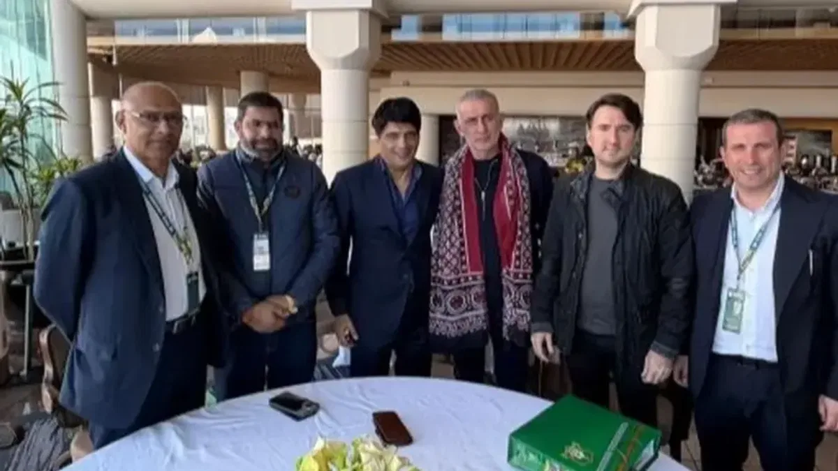 TFF Başkanı Hacıosmanoğlu ve Pakistanlı mevkidaşıyla bir araya geldi
