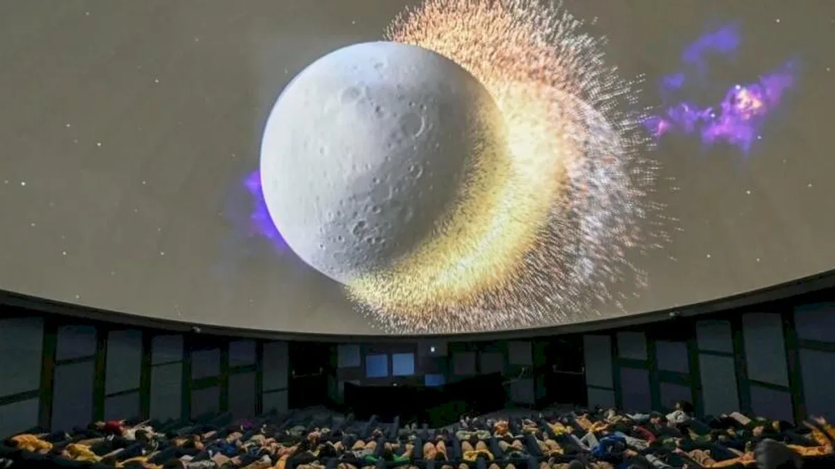 Mersin’de planetaryum çocukları evrenle buluşturuyor