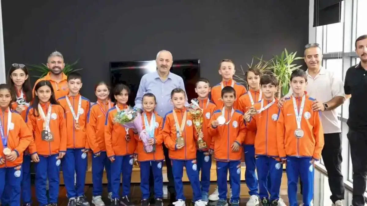 Başkan Büyükgöz, karate şampiyonlarını ağırladı