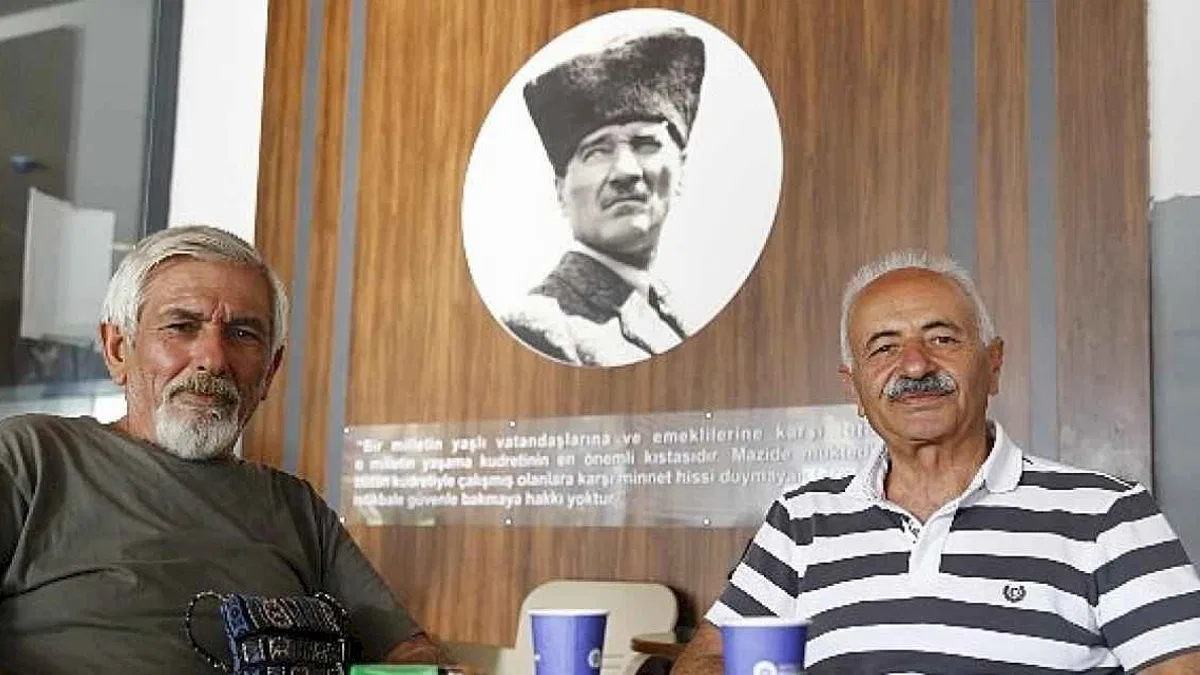 Emekliler Kahvesi'nde keyifli emeklilik
