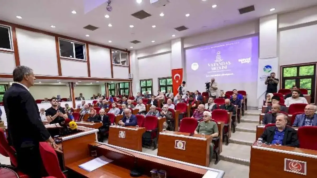 Başkan Alemdar vatandaşa meclisin kapısını açtı
