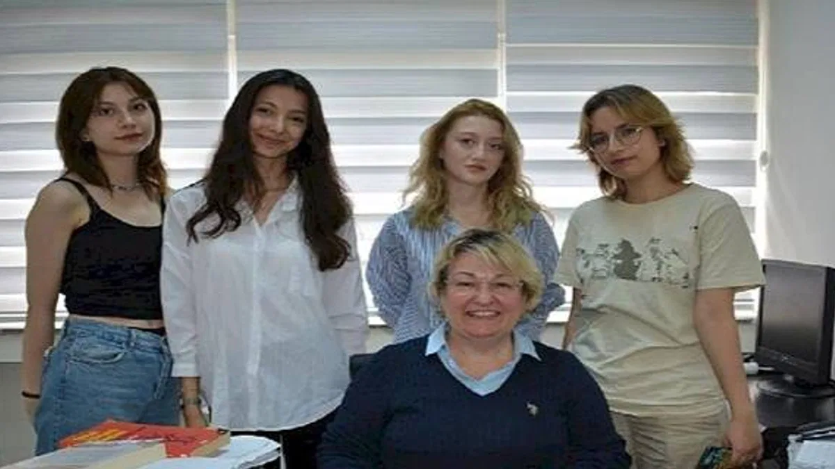 Egeli genç iletişimcilerden "Engelsiz Tebessüm" projesi