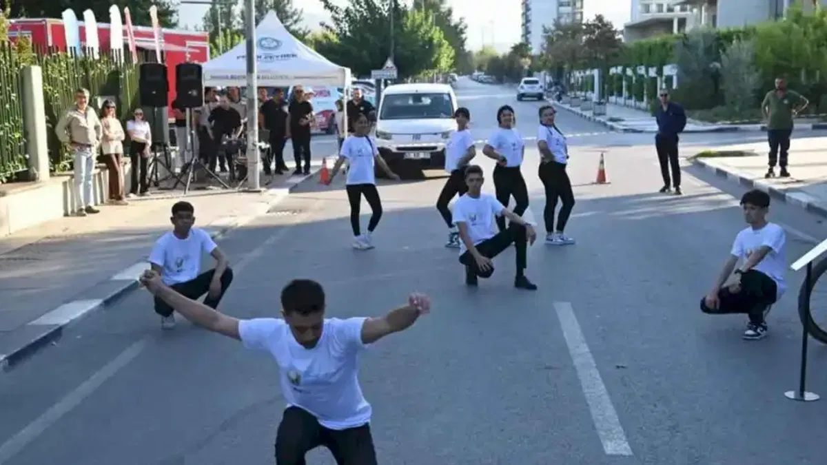 Manisa'da 'hareketlilik' sürüyor