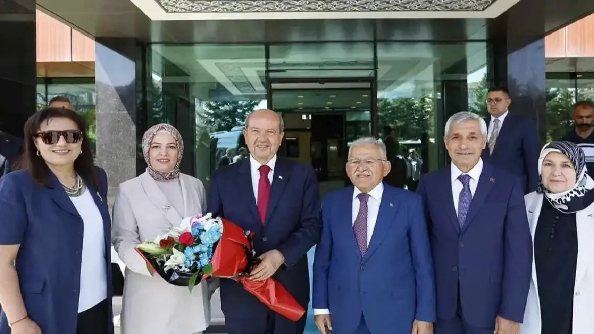 Ersin Tatar'dan Başkan Büyükkılıç'a hizmet övgüsü