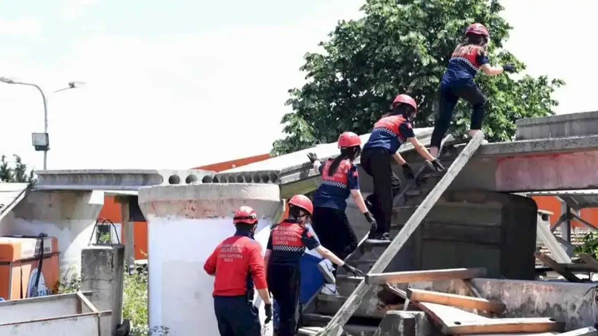 Bursa Osmangazi'de liselilerden nefes kesen tatbikat