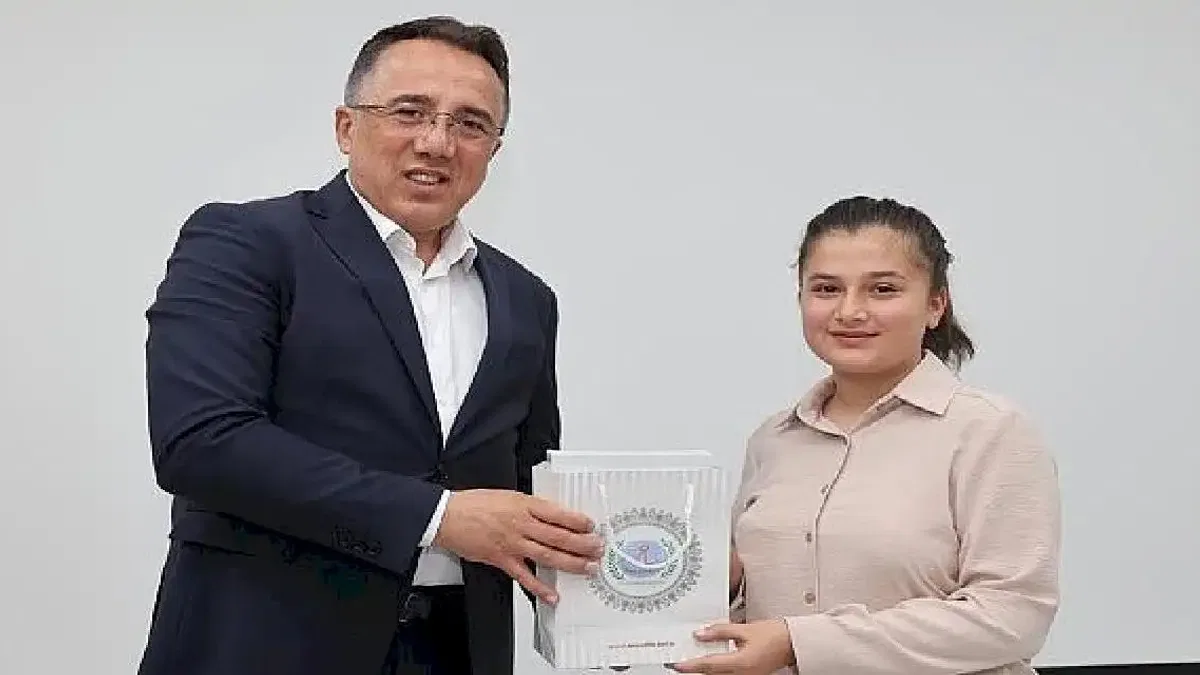 Nevşehir Belediyesi LGS'de ilk 50'ye giren Öğrencileri ödüllendirdi