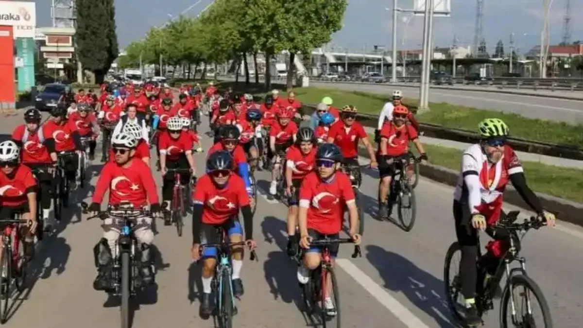 Kocaeli'de pedallar 19 Mayıs ruhu ile çevrildi