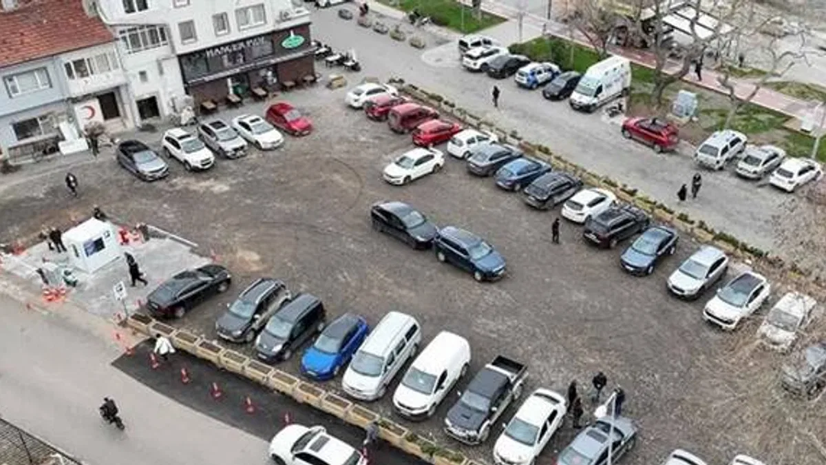Mudanya Belediyesi'nin 48 yıllık ana hizmet binası otoparka dönüştü!