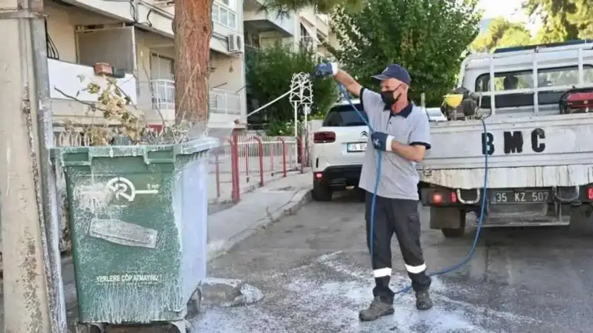 İzmir Karabağlar’da temizlik seferberliği