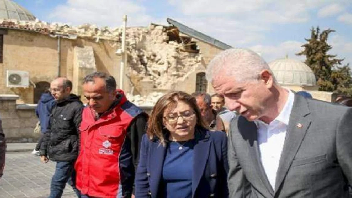 Gaziantep'in zarar gören tarihi yapılarına yakın mercek