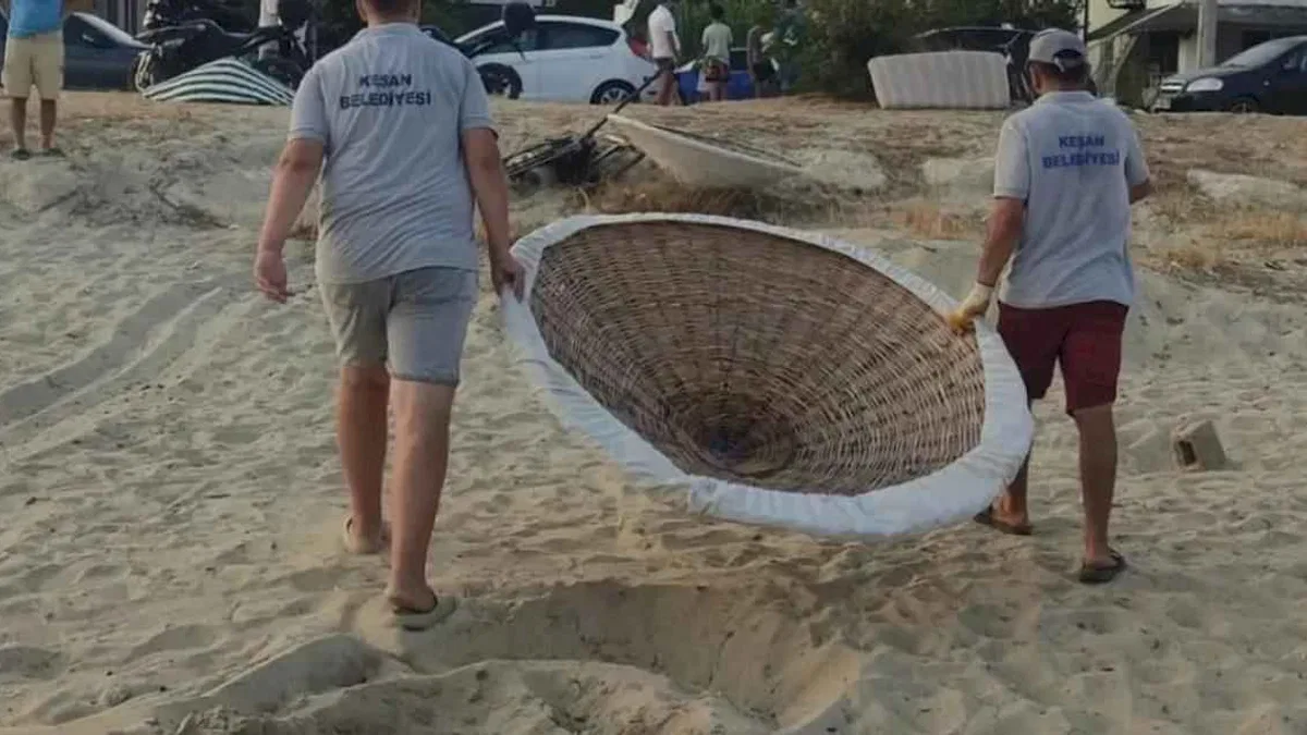 Erikli sahili’ndeki sabit şemsiyeler kaldırılıyor