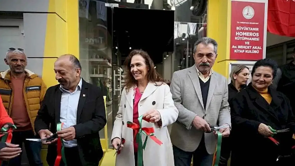 Karşıyaka'nın simgeleri hediyelik eşyalara dönüşüyor