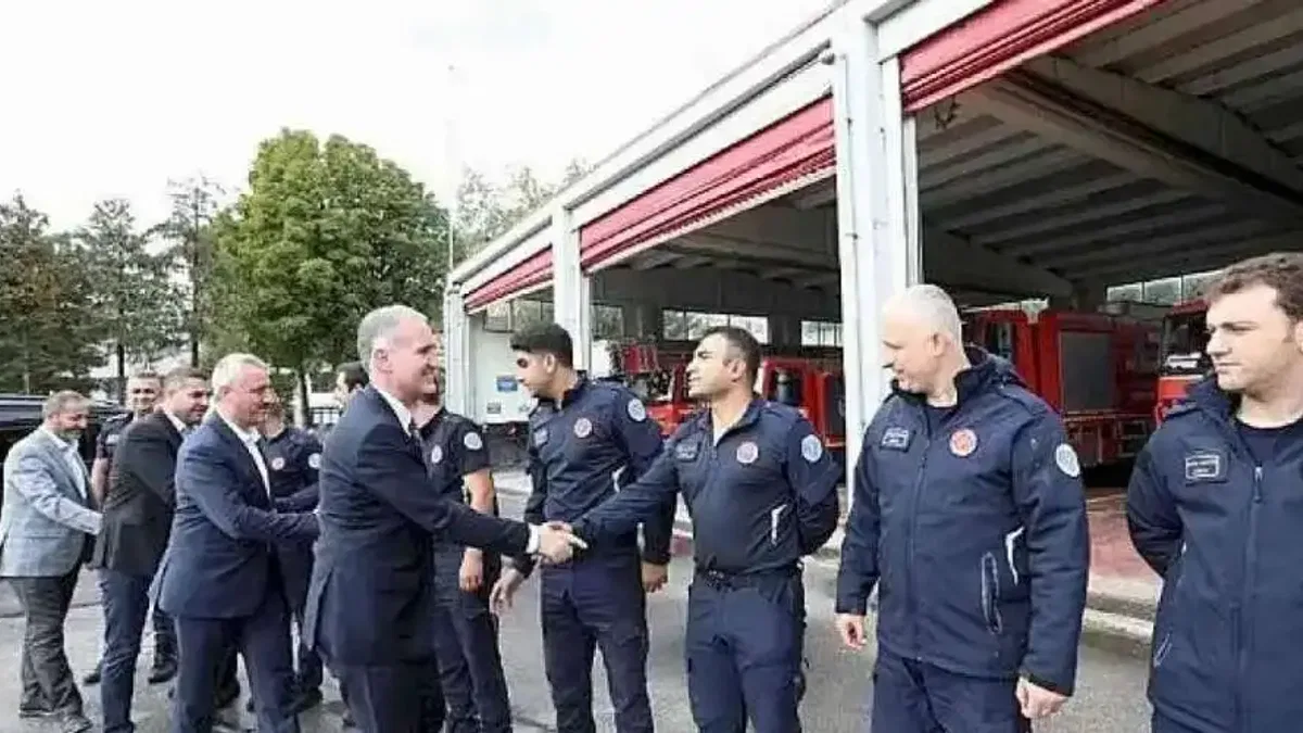 Başkan Alper Taban'dan İtfaiye Personeli Ve Huzur Evi Sakinlerine Ziyaret
