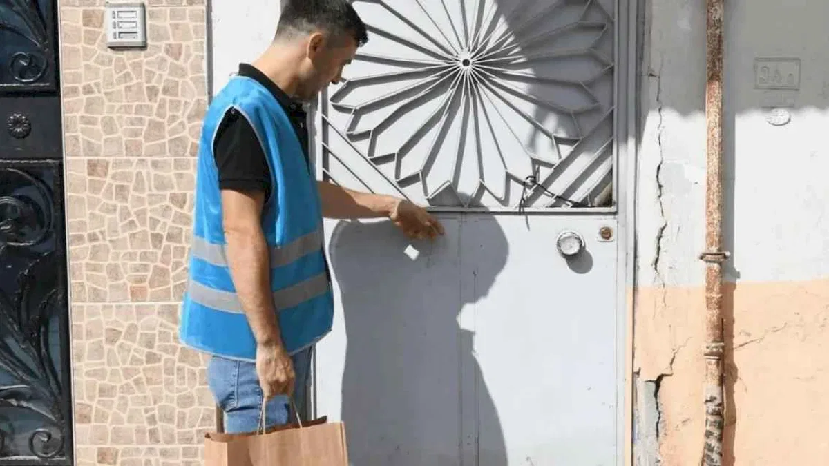Başkan Ahmet Akın’dan öğrencilere gıda desteği