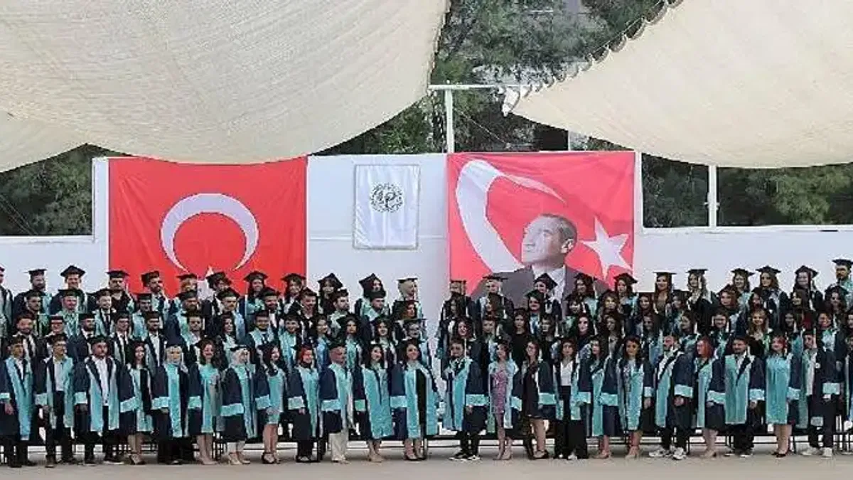 EÜ Eczacılık Fakültesi yeni dönem için öğrencilerini bekliyor