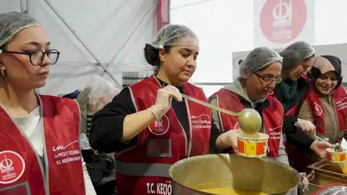 Ankara Keçiören'de sıcak aş ve kumanya ikramı