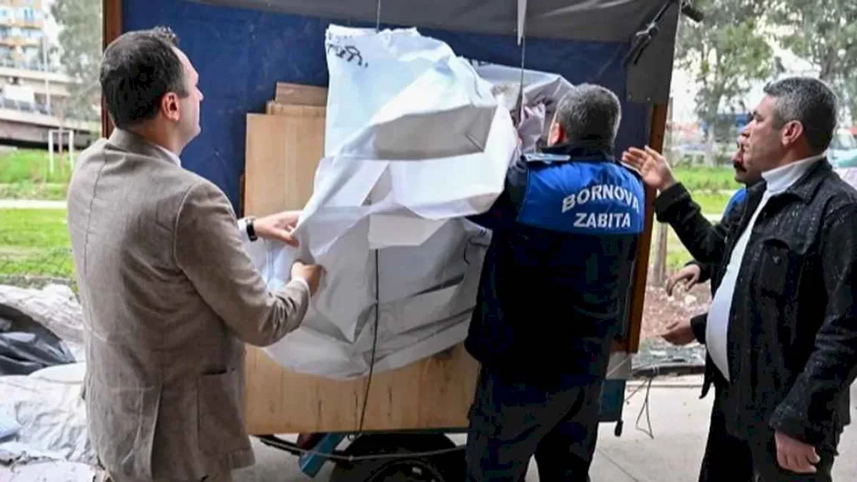 İzmir Bornova’da viyadükaltı pazaryerine düzenleme