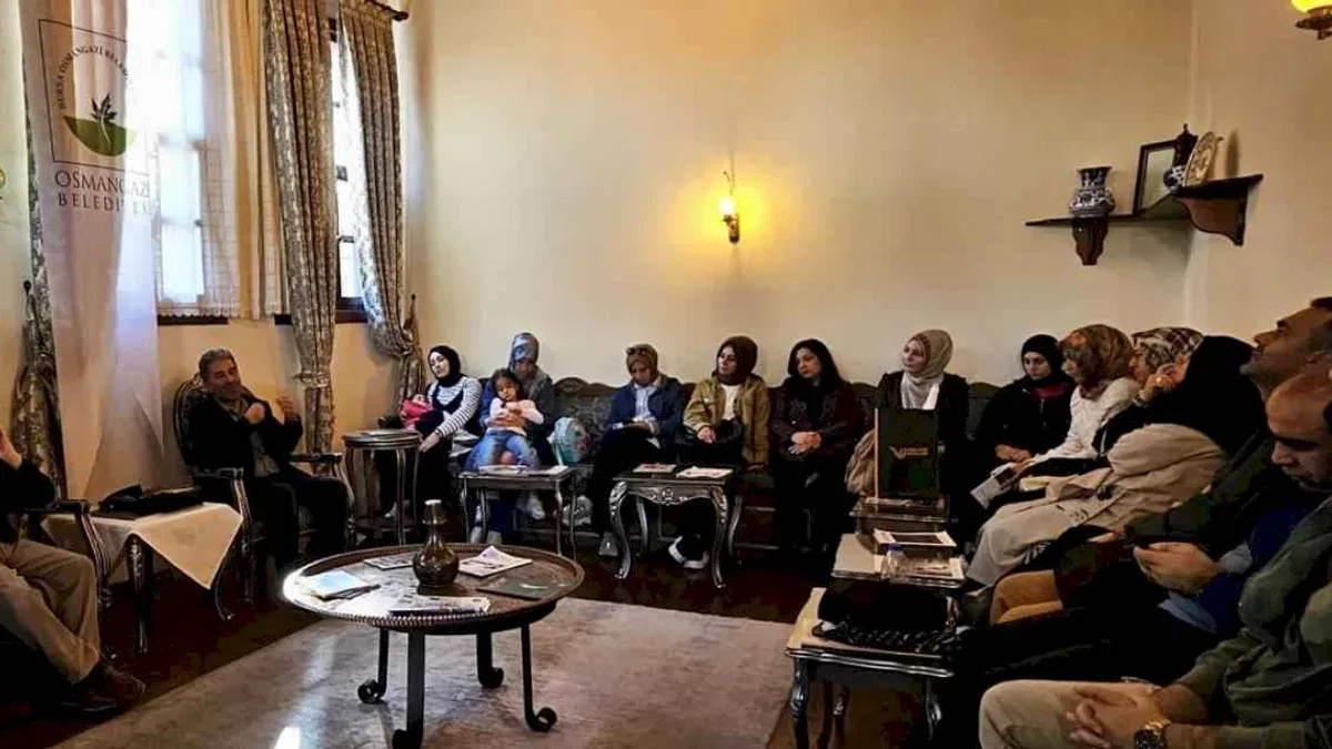 Bursa Osmangazi'de edebiyat tutkunları 'Kolektif' etkinlikte buluştu