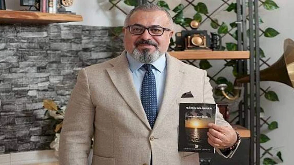 Ünlü türkücü Abdurrahman Delen, "Şairin Dilinden" adlı ilk kitabının gelirlerini depremzedelere bağışlayacak