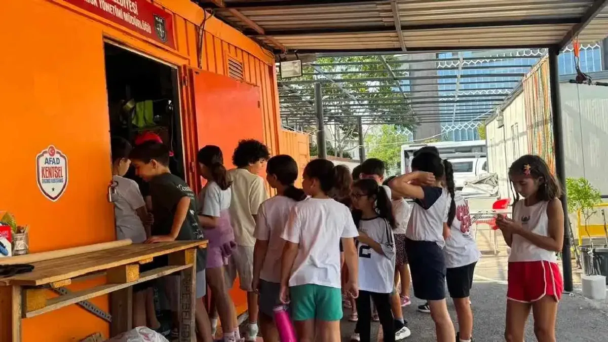 İstanbul Maltepe'de Yaz Okulu öğrencilerine afet bilinci