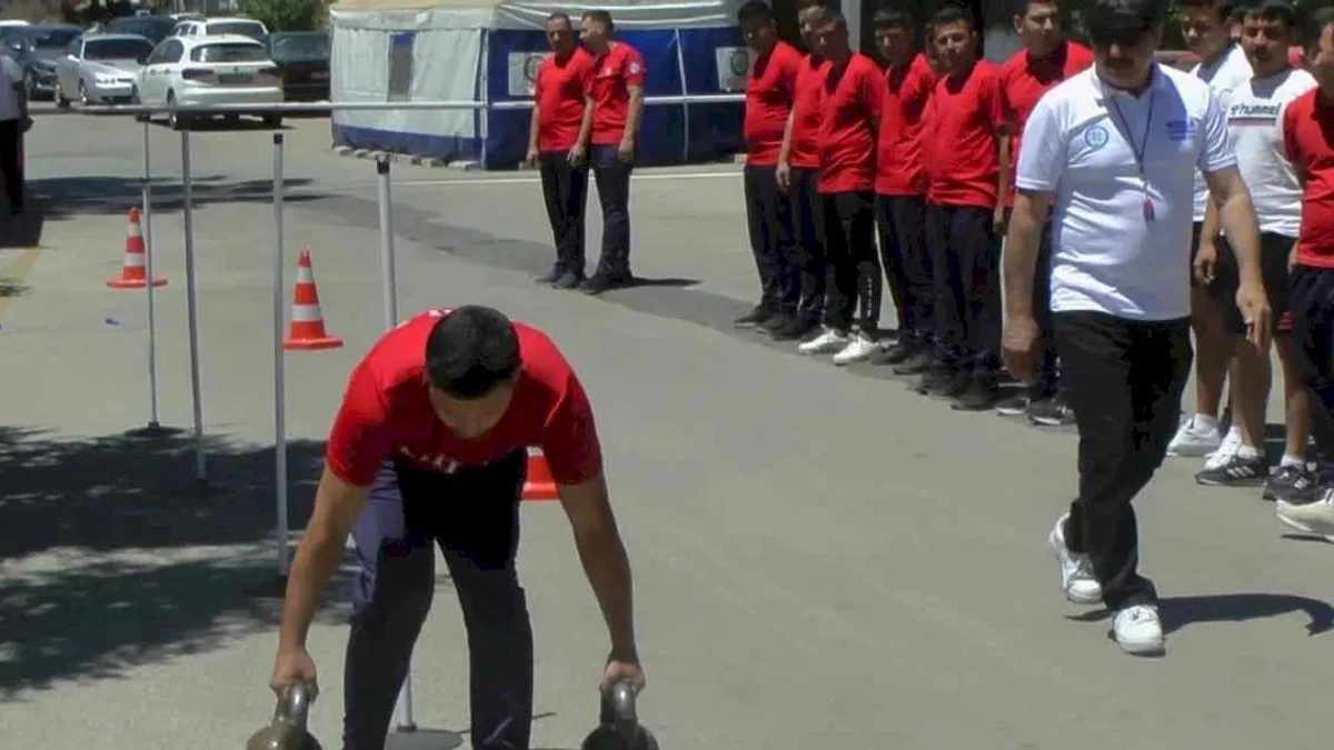 İtfaiyecilere kondisyon için spor parkuru testi